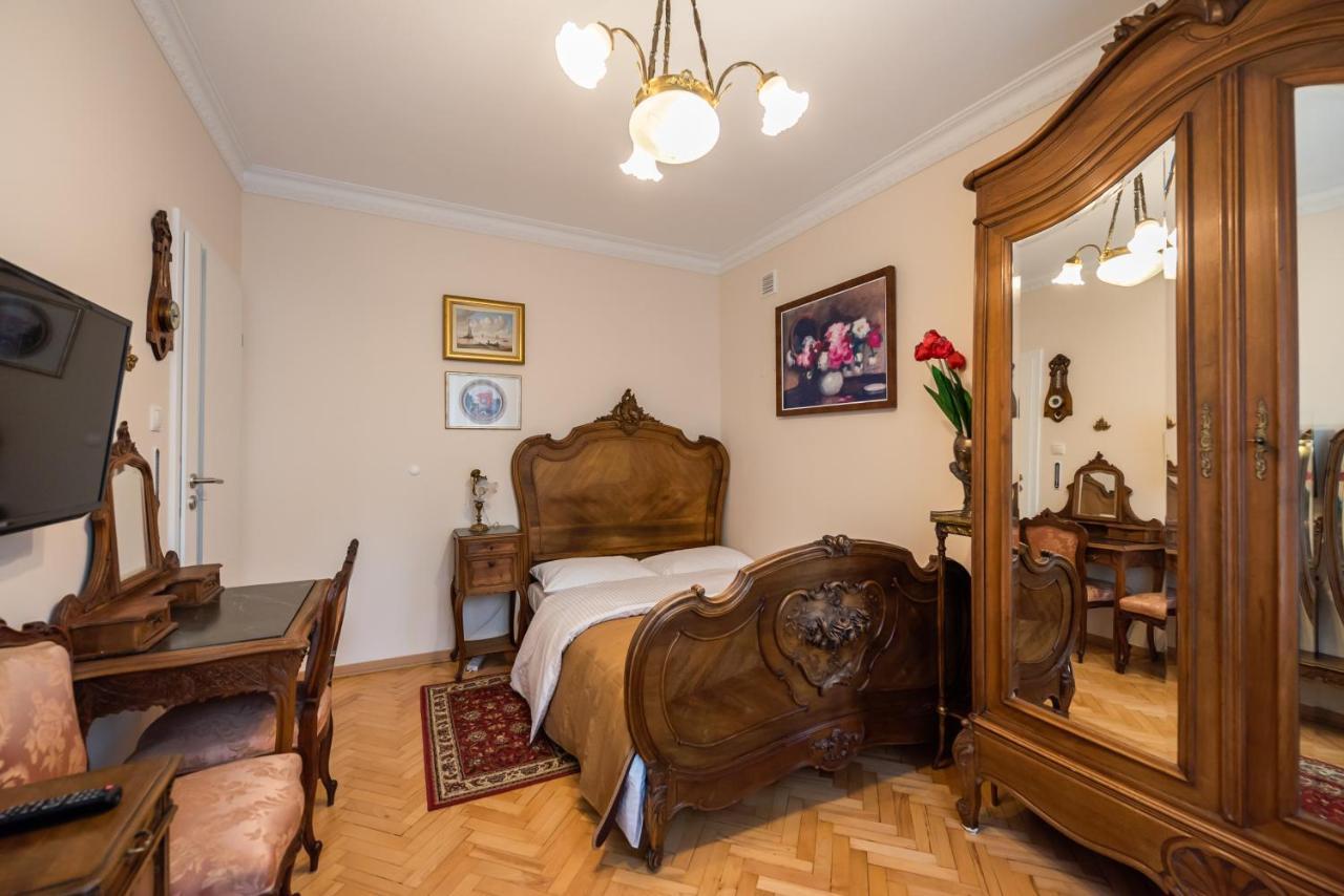 Downtown Antique Apartment Warszawa Zewnętrze zdjęcie